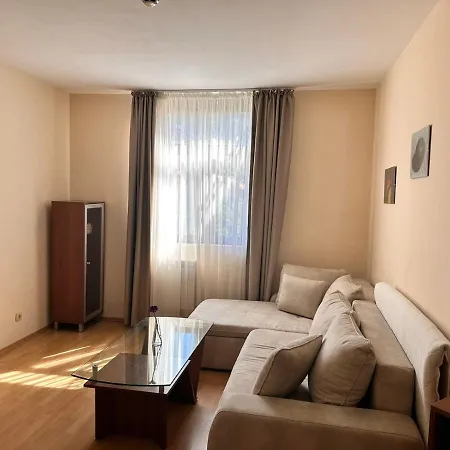 Spacious Sleeps 4 In Flora Main Building 706a *