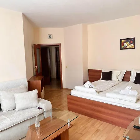 Apartamento Spacious Sleeps 4 In Flora Main Building 706a