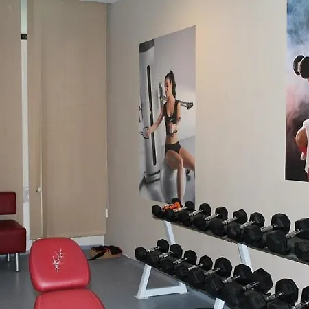 Apartment Spacious Sleeps 4 In Flora Main Building 706a