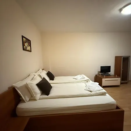 Spacious Sleeps 4 In Flora Main Building 706a