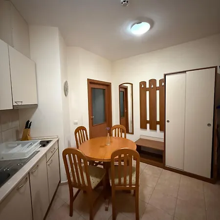 Spacious Sleeps 4 In Flora Main Building 706a Apartment