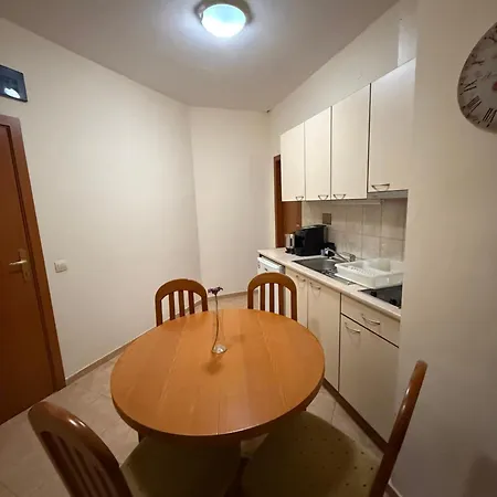 Apartamento Spacious Sleeps 4 In Flora Main Building 706a
