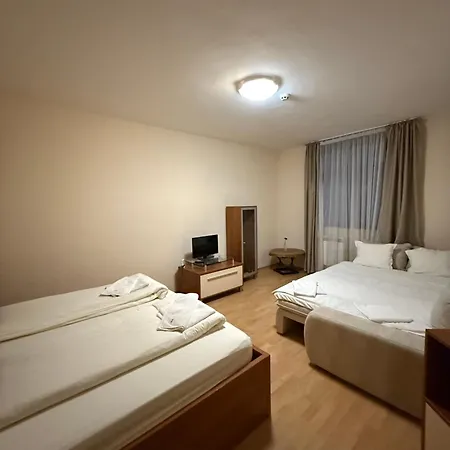Spacious Sleeps 4 In Flora Main Building 706a Borovets