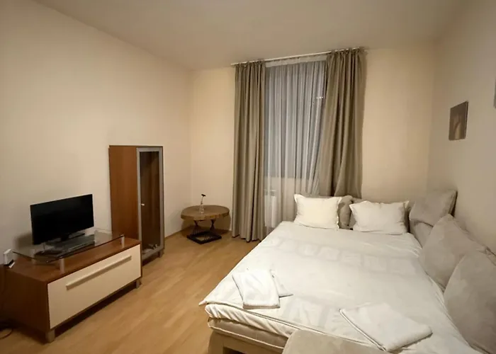 Spacious Sleeps 4 In Flora Main Building 706a