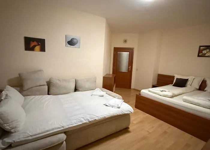 Spacious Sleeps 4 In Flora Main Building 706a *