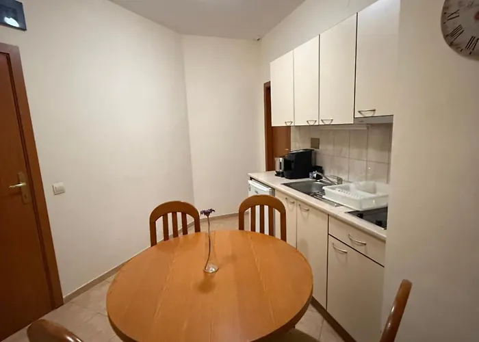 Apartamento Spacious Sleeps 4 In Flora Main Building 706a